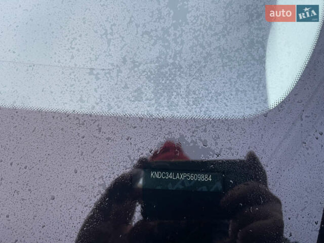 Серый Киа EV6, объемом двигателя 0 л и пробегом 68 тыс. км за 26500 $, фото 30 на Automoto.ua