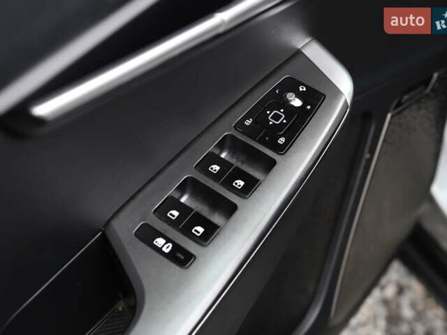 Сірий Кіа EV6, об'ємом двигуна 0 л та пробігом 310 тис. км за 16899 $, фото 32 на Automoto.ua