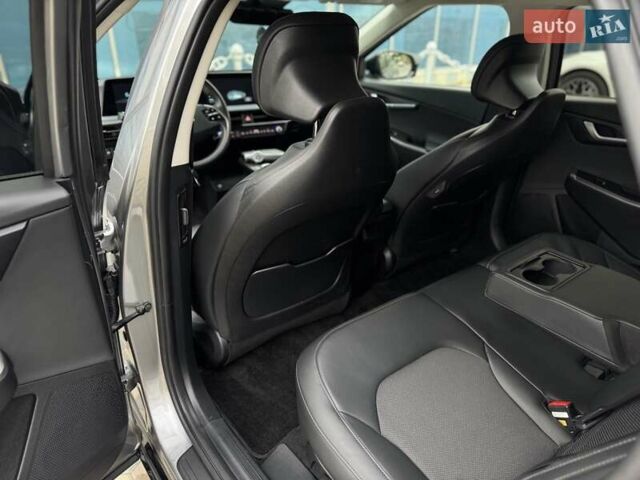 Сірий Кіа EV6, об'ємом двигуна 0 л та пробігом 43 тис. км за 26500 $, фото 26 на Automoto.ua