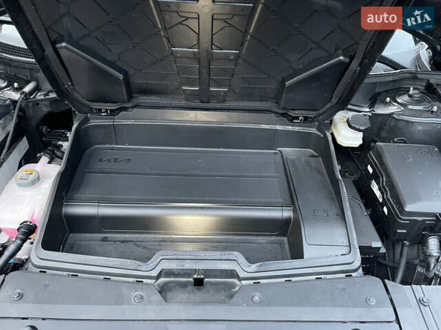 Серый Киа EV6, объемом двигателя 0 л и пробегом 68 тыс. км за 26500 $, фото 33 на Automoto.ua