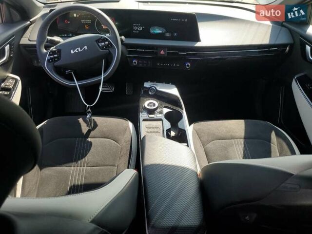 Серый Киа EV6, объемом двигателя 0 л и пробегом 59 тыс. км за 9200 $, фото 7 на Automoto.ua