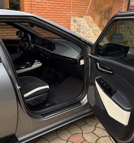 Серый Киа EV6, объемом двигателя 0 л и пробегом 23 тыс. км за 33000 $, фото 30 на Automoto.ua