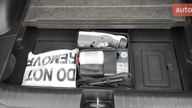 Сірий Кіа EV6, об'ємом двигуна 0 л та пробігом 168 тис. км за 23000 $, фото 13 на Automoto.ua