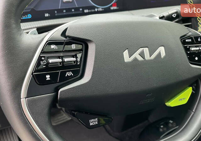 Сірий Кіа EV6, об'ємом двигуна 0 л та пробігом 19 тис. км за 27800 $, фото 80 на Automoto.ua