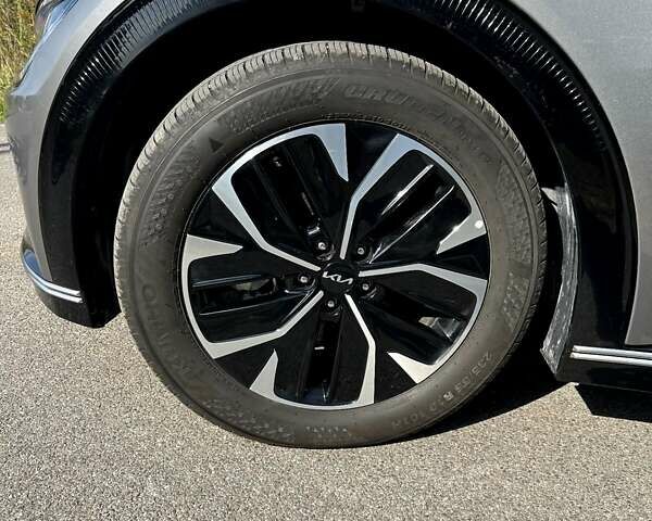 Серый Киа EV6, объемом двигателя 0 л и пробегом 5 тыс. км за 24600 $, фото 6 на Automoto.ua