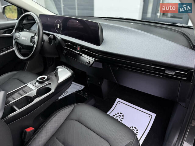 Серый Киа EV6, объемом двигателя 0 л и пробегом 47 тыс. км за 26900 $, фото 61 на Automoto.ua