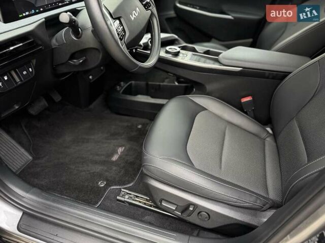 Сірий Кіа EV6, об'ємом двигуна 0 л та пробігом 43 тис. км за 26500 $, фото 22 на Automoto.ua