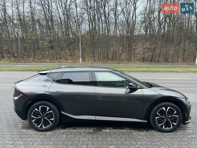 Серый Киа EV6, объемом двигателя 0 л и пробегом 68 тыс. км за 26500 $, фото 4 на Automoto.ua
