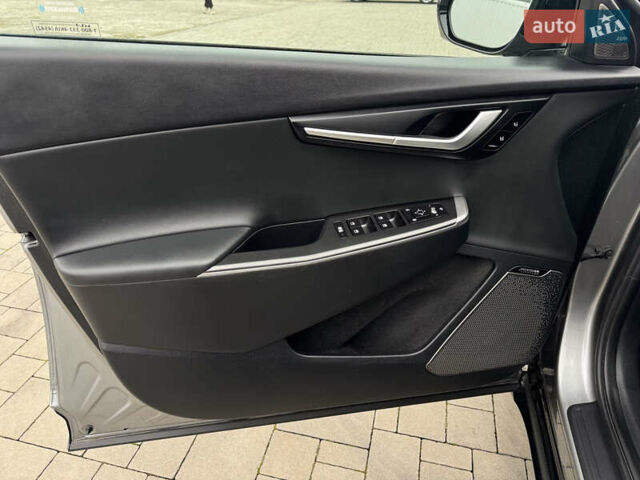 Сірий Кіа EV6, об'ємом двигуна 0 л та пробігом 98 тис. км за 23500 $, фото 18 на Automoto.ua
