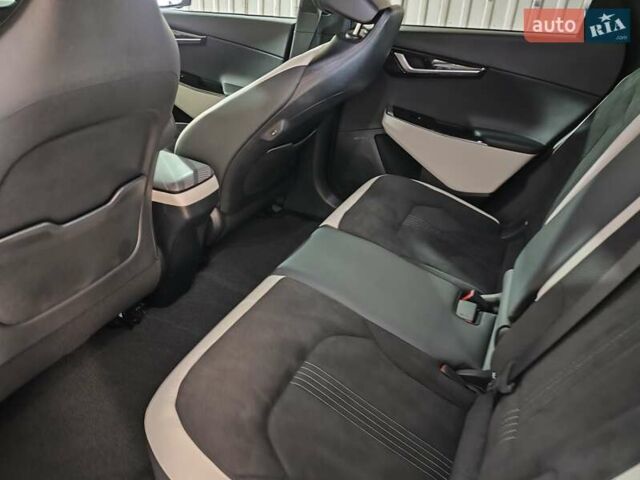Серый Киа EV6, объемом двигателя 0 л и пробегом 3 тыс. км за 29903 $, фото 24 на Automoto.ua