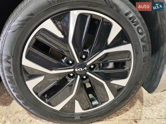 Серый Киа EV6, объемом двигателя 0 л и пробегом 3 тыс. км за 29903 $, фото 29 на Automoto.ua