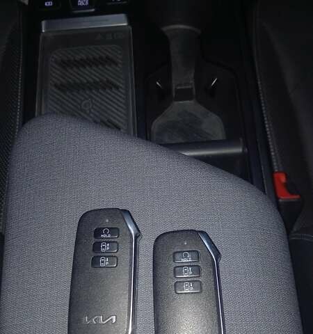 Сірий Кіа EV6, об'ємом двигуна 0 л та пробігом 18 тис. км за 31500 $, фото 26 на Automoto.ua