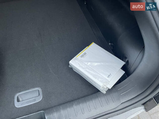 Серый Киа EV6, объемом двигателя 0 л и пробегом 68 тыс. км за 26500 $, фото 10 на Automoto.ua