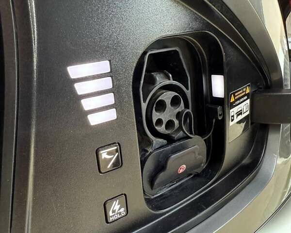 Сірий Кіа EV6, об'ємом двигуна 0 л та пробігом 9 тис. км за 27999 $, фото 27 на Automoto.ua