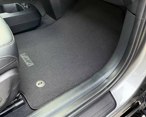 Сірий Кіа EV6, об'ємом двигуна 0 л та пробігом 9 тис. км за 27999 $, фото 55 на Automoto.ua