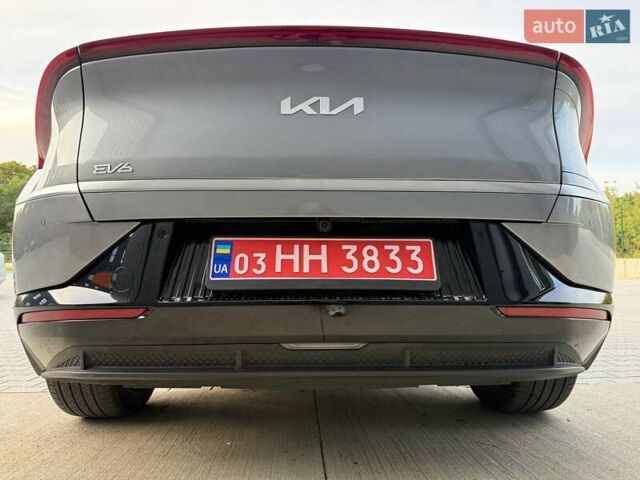 Сірий Кіа EV6, об'ємом двигуна 0 л та пробігом 9 тис. км за 27999 $, фото 68 на Automoto.ua