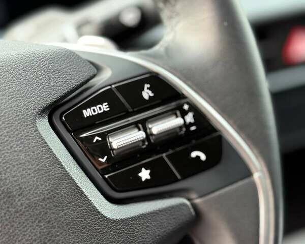 Сірий Кіа EV6, об'ємом двигуна 0 л та пробігом 9 тис. км за 27999 $, фото 125 на Automoto.ua