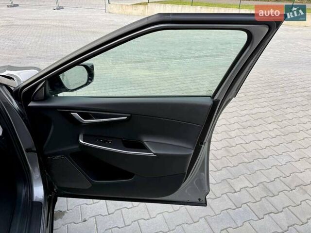 Сірий Кіа EV6, об'ємом двигуна 0 л та пробігом 9 тис. км за 27999 $, фото 53 на Automoto.ua