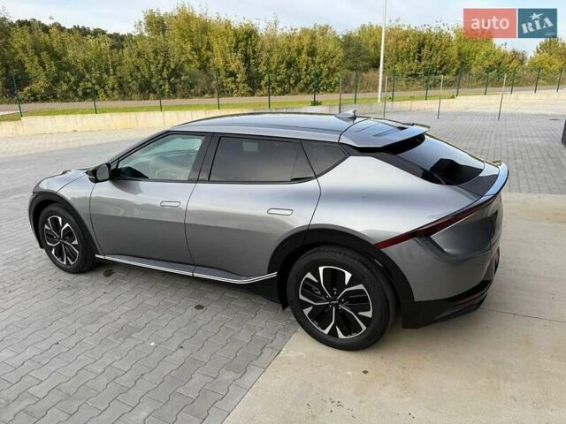 Сірий Кіа EV6, об'ємом двигуна 0 л та пробігом 9 тис. км за 27999 $, фото 88 на Automoto.ua