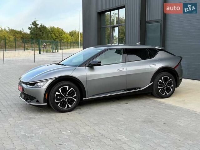 Сірий Кіа EV6, об'ємом двигуна 0 л та пробігом 9 тис. км за 27999 $, фото 77 на Automoto.ua