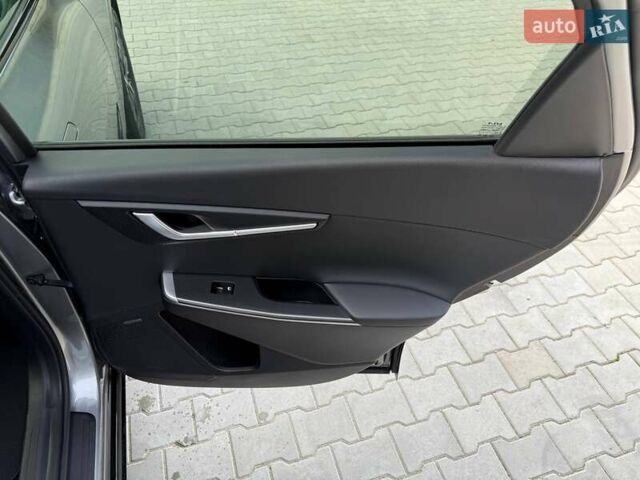Сірий Кіа EV6, об'ємом двигуна 0 л та пробігом 9 тис. км за 27999 $, фото 47 на Automoto.ua