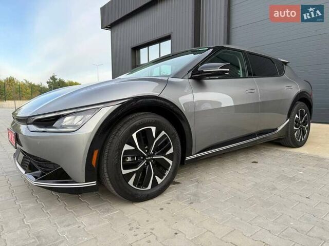 Сірий Кіа EV6, об'ємом двигуна 0 л та пробігом 9 тис. км за 27999 $, фото 98 на Automoto.ua