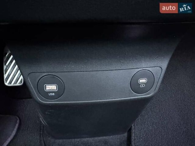 Сірий Кіа EV6, об'ємом двигуна 0 л та пробігом 9 тис. км за 35000 $, фото 11 на Automoto.ua