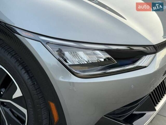 Сірий Кіа EV6, об'ємом двигуна 0 л та пробігом 9 тис. км за 27999 $, фото 80 на Automoto.ua