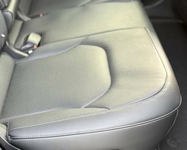 Сірий Кіа EV6, об'ємом двигуна 0 л та пробігом 9 тис. км за 27999 $, фото 41 на Automoto.ua