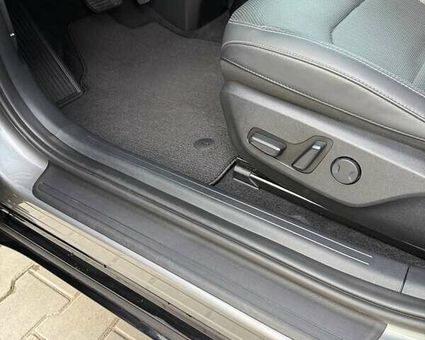 Сірий Кіа EV6, об'ємом двигуна 0 л та пробігом 9 тис. км за 27999 $, фото 118 на Automoto.ua