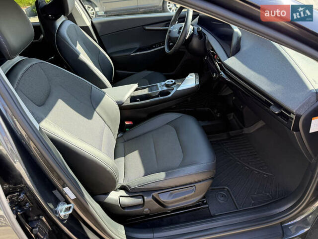 Серый Киа EV6, объемом двигателя 0 л и пробегом 9 тыс. км за 28500 $, фото 44 на Automoto.ua