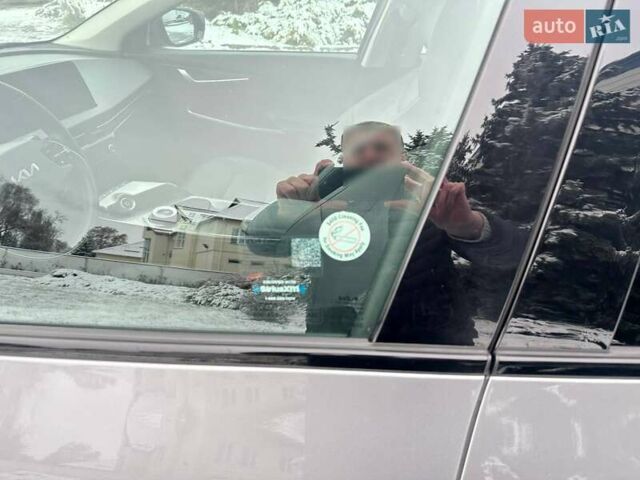 Серый Киа EV6, объемом двигателя 0 л и пробегом 38 тыс. км за 27499 $, фото 29 на Automoto.ua