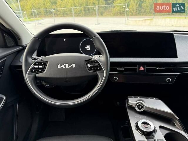 Сірий Кіа EV6, об'ємом двигуна 0 л та пробігом 9 тис. км за 27999 $, фото 114 на Automoto.ua