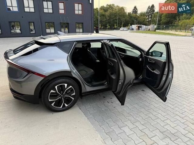 Сірий Кіа EV6, об'ємом двигуна 0 л та пробігом 9 тис. км за 27999 $, фото 38 на Automoto.ua