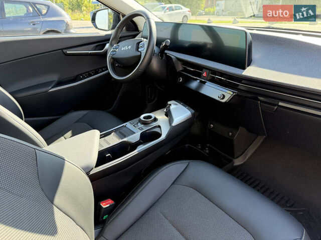 Серый Киа EV6, объемом двигателя 0 л и пробегом 9 тыс. км за 28500 $, фото 45 на Automoto.ua