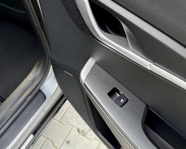Сірий Кіа EV6, об'ємом двигуна 0 л та пробігом 9 тис. км за 27999 $, фото 48 на Automoto.ua