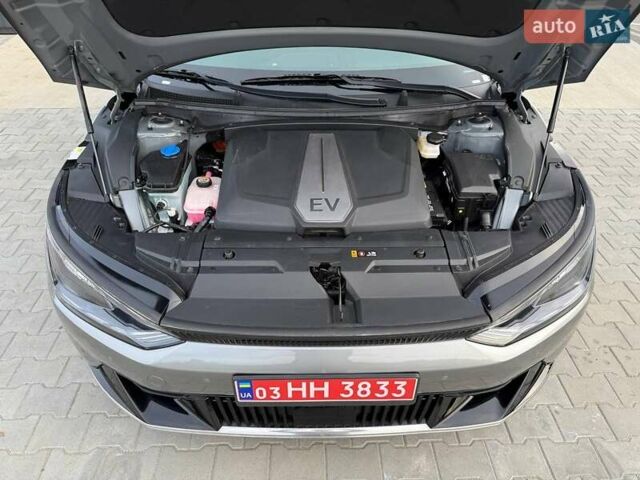 Сірий Кіа EV6, об'ємом двигуна 0 л та пробігом 9 тис. км за 27999 $, фото 132 на Automoto.ua