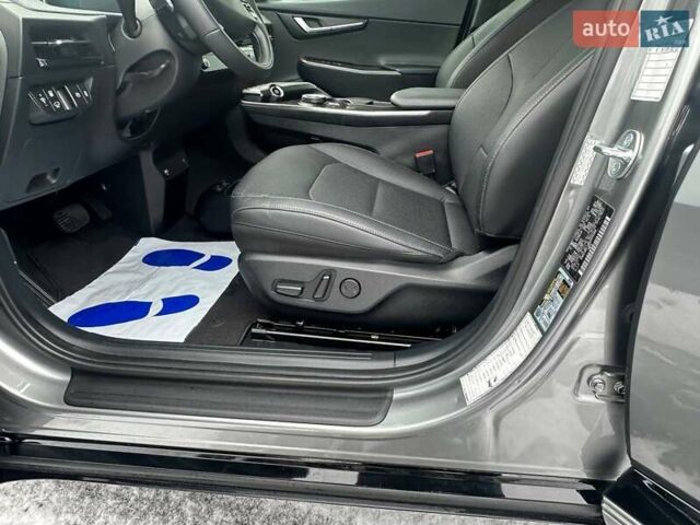 Серый Киа EV6, объемом двигателя 0 л и пробегом 38 тыс. км за 27499 $, фото 85 на Automoto.ua
