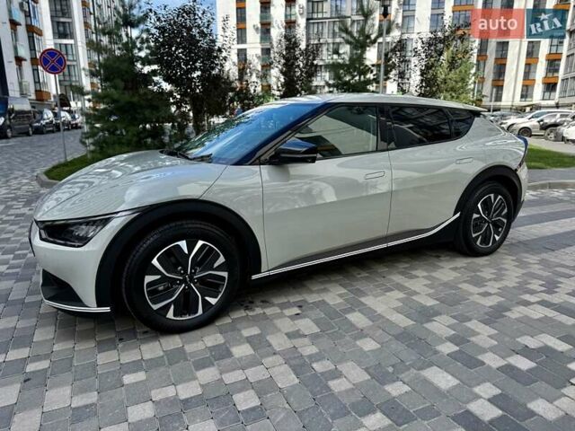 Серый Киа EV6, объемом двигателя 0 л и пробегом 10 тыс. км за 28500 $, фото 6 на Automoto.ua