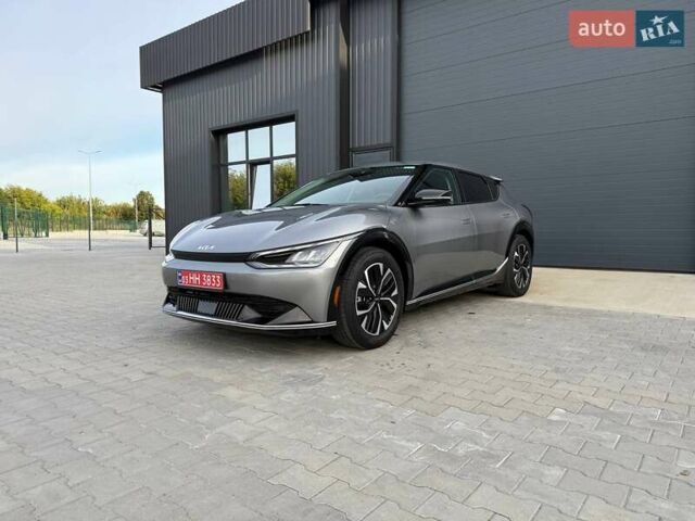Сірий Кіа EV6, об'ємом двигуна 0 л та пробігом 9 тис. км за 27999 $, фото 92 на Automoto.ua