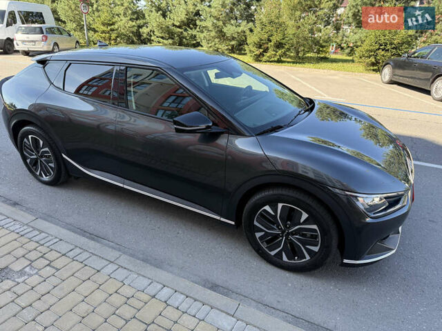 Серый Киа EV6, объемом двигателя 0 л и пробегом 9 тыс. км за 28500 $, фото 2 на Automoto.ua