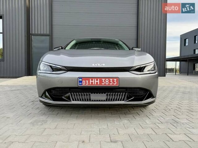 Сірий Кіа EV6, об'ємом двигуна 0 л та пробігом 9 тис. км за 27999 $, фото 4 на Automoto.ua