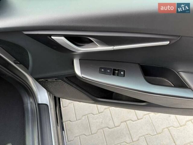 Сірий Кіа EV6, об'ємом двигуна 0 л та пробігом 9 тис. км за 27999 $, фото 51 на Automoto.ua