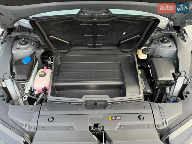 Сірий Кіа EV6, об'ємом двигуна 0 л та пробігом 9 тис. км за 27999 $, фото 136 на Automoto.ua