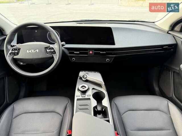 Сірий Кіа EV6, об'ємом двигуна 0 л та пробігом 9 тис. км за 27999 $, фото 40 на Automoto.ua