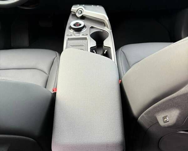 Сірий Кіа EV6, об'ємом двигуна 0 л та пробігом 9 тис. км за 27999 $, фото 112 на Automoto.ua