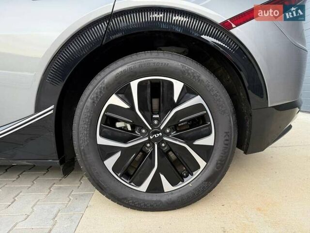 Сірий Кіа EV6, об'ємом двигуна 0 л та пробігом 9 тис. км за 27999 $, фото 78 на Automoto.ua