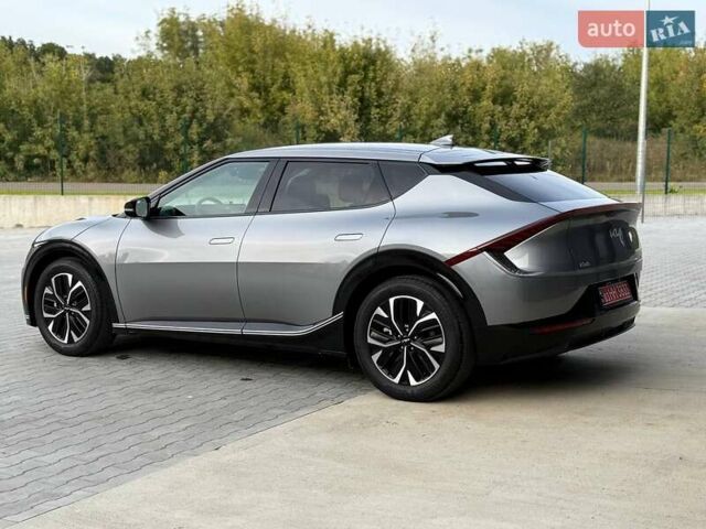 Сірий Кіа EV6, об'ємом двигуна 0 л та пробігом 9 тис. км за 27999 $, фото 10 на Automoto.ua