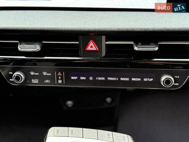 Сірий Кіа EV6, об'ємом двигуна 0 л та пробігом 9 тис. км за 27999 $, фото 109 на Automoto.ua