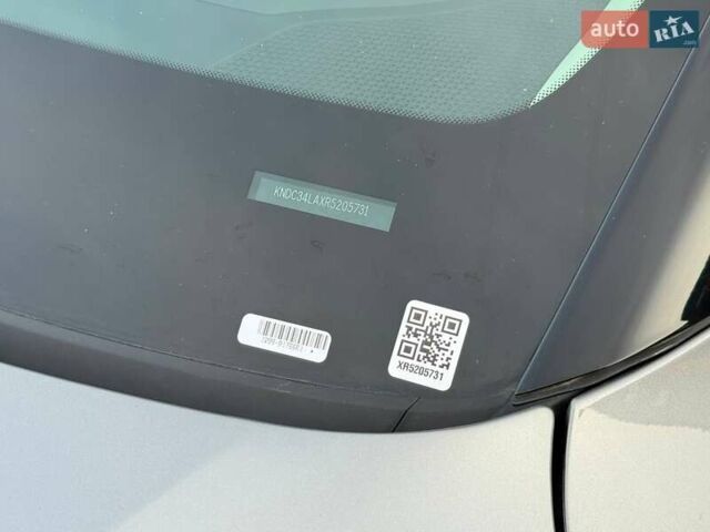 Сірий Кіа EV6, об'ємом двигуна 0 л та пробігом 9 тис. км за 27999 $, фото 85 на Automoto.ua